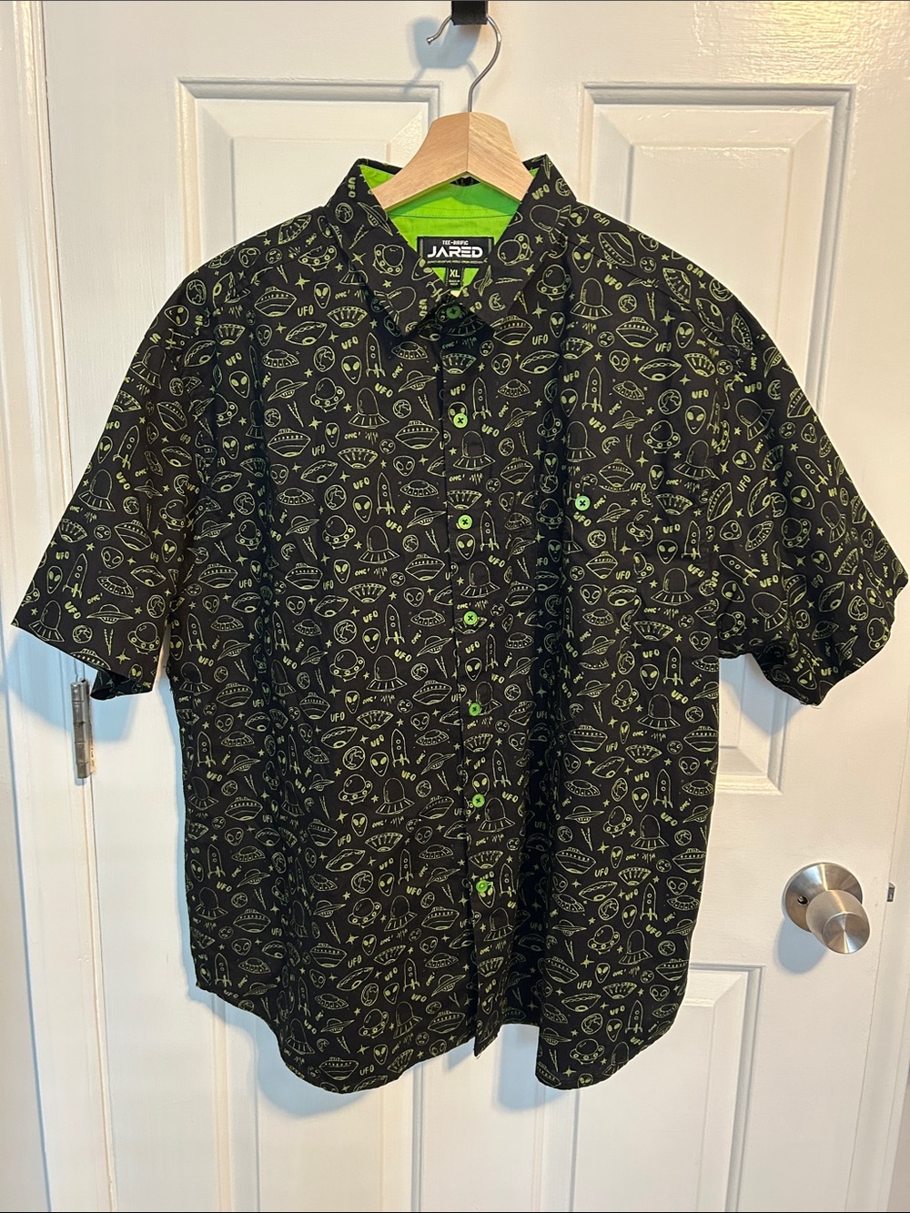 UFO Aliens Black Short-Sleeve Button-Up Shirt w/ Neon Green Print (XL) GITD